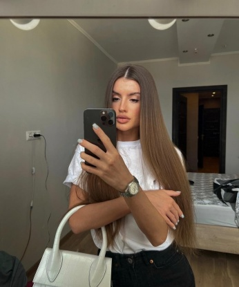 🌟 Стройное тело, изящные формы - я сама идеальная индивидуалка для тебя! 💋
Все твои фантазии и желания станут реальностью в моих нежных руках. ✨ Я специализируюсь на разнообразных эротических услугах, которые позволят тебе испытать неповторимые ощущения. 💦
Я горячая, страстная и открытая к новым экспериментам. Моя миссия - доставить тебе удовольствие, о котором ты даже не мог мечтать. 👠
Отзывы о моей работе говорят сами за себя - мои клиенты остаются полностью удовлетворены и возвращаются ко мне снова и снова. 🌹
Фото, которые ты видишь, полностью соответствуют реальности - ты не разочаруешься, обещаю. 👄
Я живу в Москве и готова встретиться с тобой в уютной обстановке или приехать к тебе. Насладись мной и позволь себе уйти от повседневной рутины. 🌇
Не жди, напиши мне прямо сейчас и погрузись в мир наслаждения вместе со мной! 💫 Алена