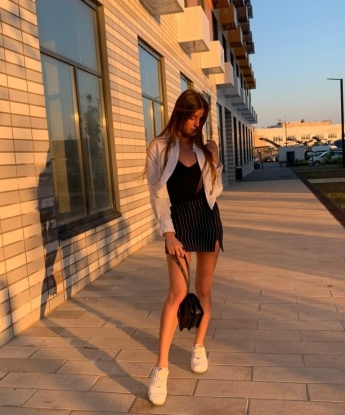 🌟 Стройное тело, изящные формы - я сама идеальная индивидуалка для тебя! 💋
Все твои фантазии и желания станут реальностью в моих нежных руках. ✨ Я специализируюсь на разнообразных эротических услугах, которые позволят тебе испытать неповторимые ощущения. 💦
Я горячая, страстная и открытая к новым экспериментам. Моя миссия - доставить тебе удовольствие, о котором ты даже не мог мечтать. 👠
Отзывы о моей работе говорят сами за себя - мои клиенты остаются полностью удовлетворены и возвращаются ко мне снова и снова. 🌹
Фото, которые ты видишь, полностью соответствуют реальности - ты не разочаруешься, обещаю. 👄
Я живу в Москве и готова встретиться с тобой в уютной обстановке или приехать к тебе. Насладись мной и позволь себе уйти от повседневной рутины. 🌇
Не жди, напиши мне прямо сейчас и погрузись в мир наслаждения вместе со мной! 💫 Алена