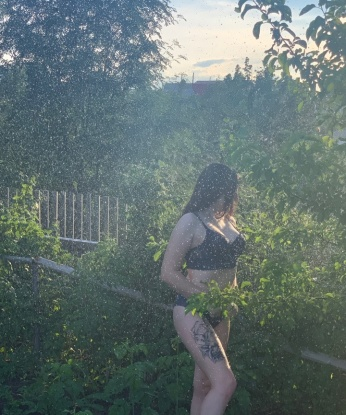 Мои нежные руки и чувственное тело сведут тебя с ума. 💋 Позволь мне рассказать тебе о моих возможностях. Я могу стать твоей страстной любовницей или развратной фантазией, исполнив все твои сокровенные желания. Со мной тебе будет невероятно комфортно и уютно, я создам для тебя атмосферу настоящего удовольствия. Все мои фото 100% реальны, ты можешь убедиться в этом лично. 📸 Мое место находится в самом сердце Москвы, где ты сможешь насладиться моими услугами. Буду рада принять тебя в гости или приехать к тебе в отель. Оставь свои заботы за дверью и дай себе шанс окунуться в безумный мир удовольствия со мной. 🌹💦 Тамара